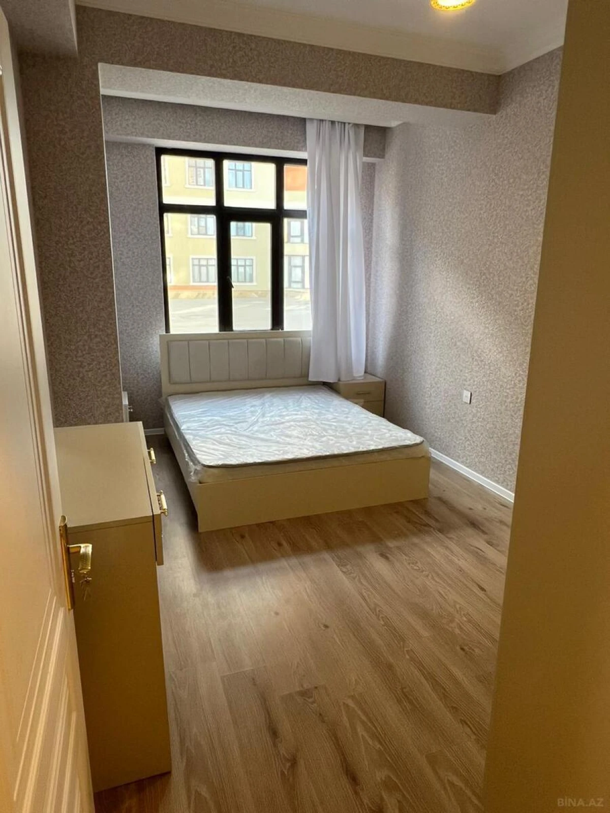 Kirayə verilir 2 otaqlı mənzil 80 m²