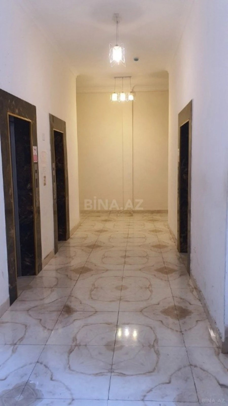 Satılır 4 otaqlı mənzil 182 m²