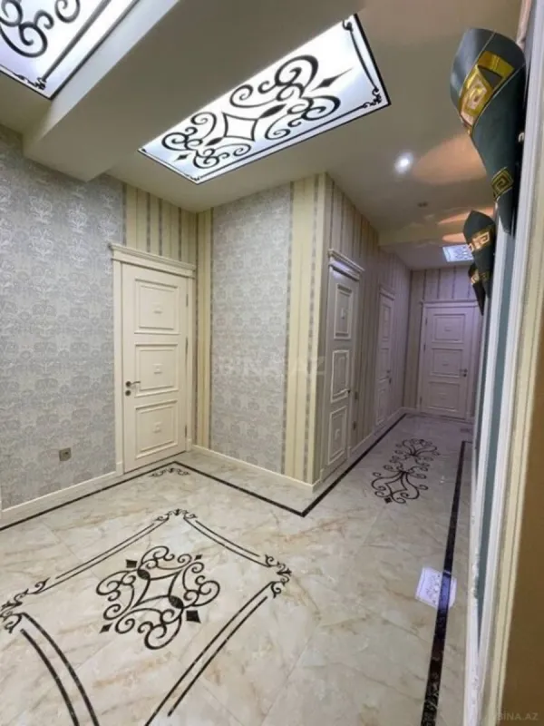 Satılır 4 otaqlı mənzil 182 m²