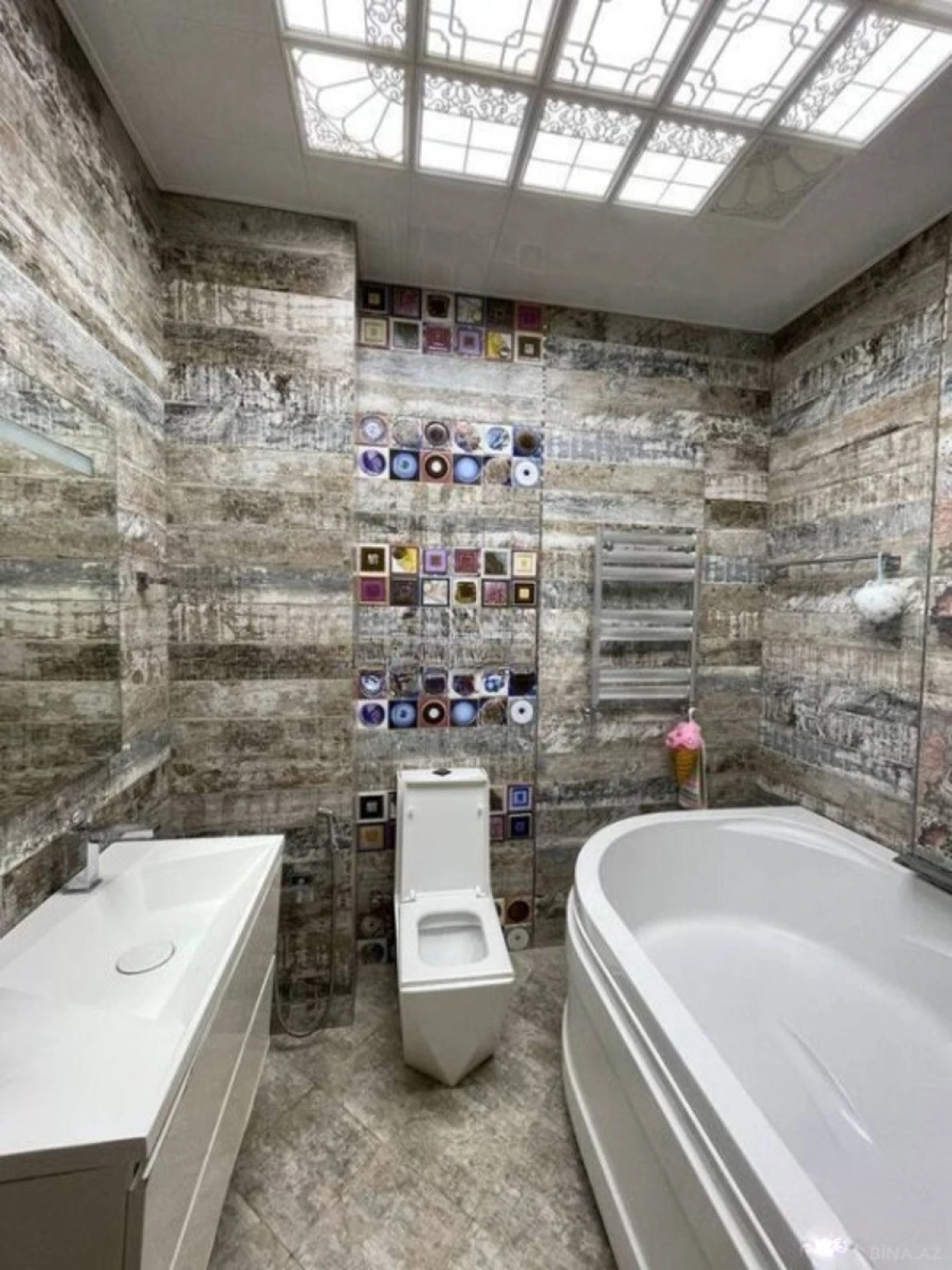 Satılır 4 otaqlı mənzil 182 m²