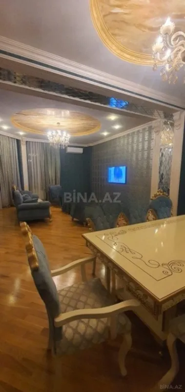 Satılır 4 otaqlı mənzil 182 m²