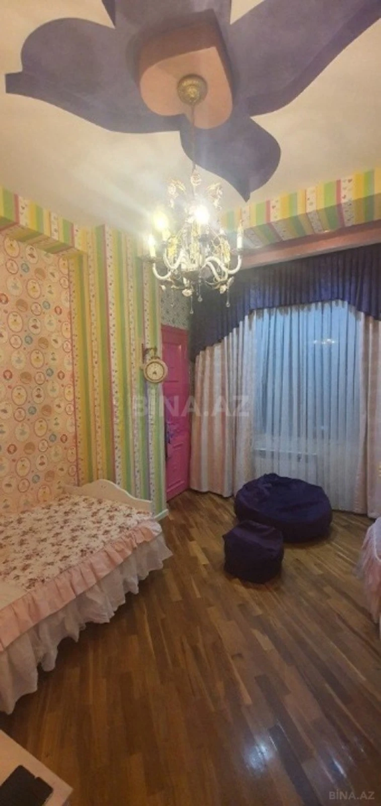 Satılır 4 otaqlı mənzil 182 m²