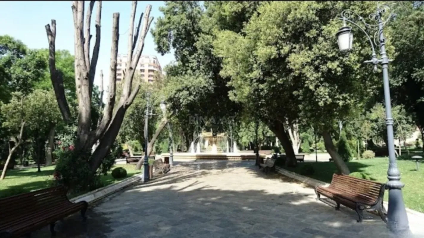 Satılır 4 otaqlı mənzil 182 m²