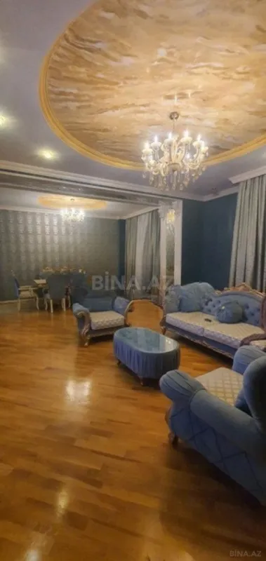 Satılır 4 otaqlı mənzil 182 m²