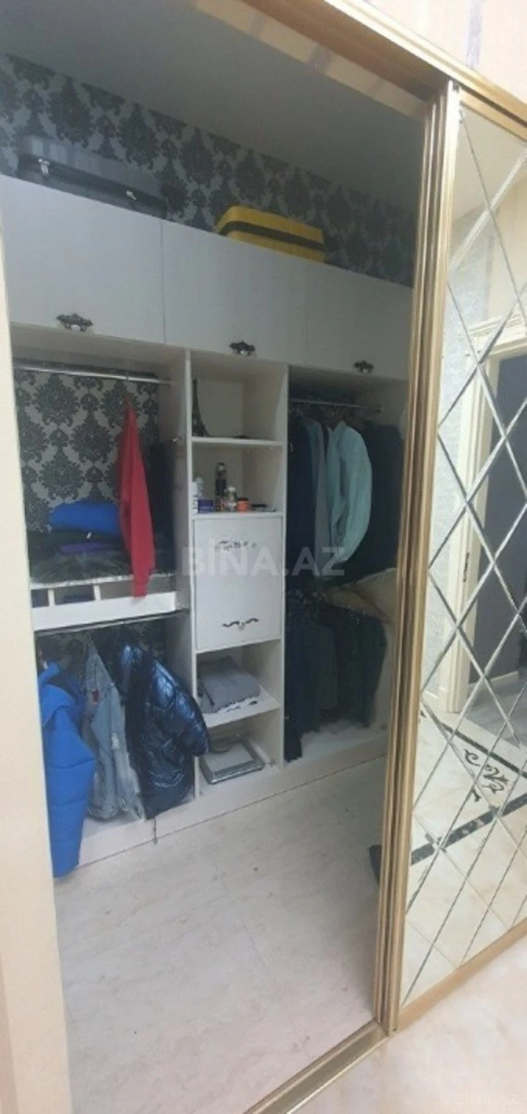 Satılır 4 otaqlı mənzil 182 m²