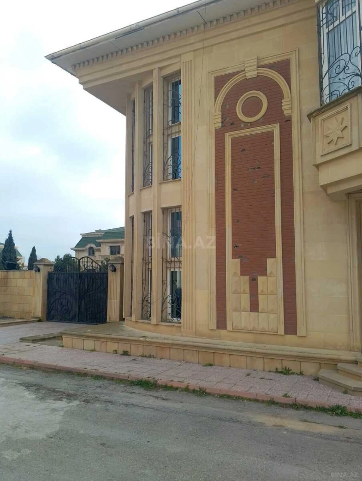 Kirayə verilir 6 otaqlı həyət evi 560 m²