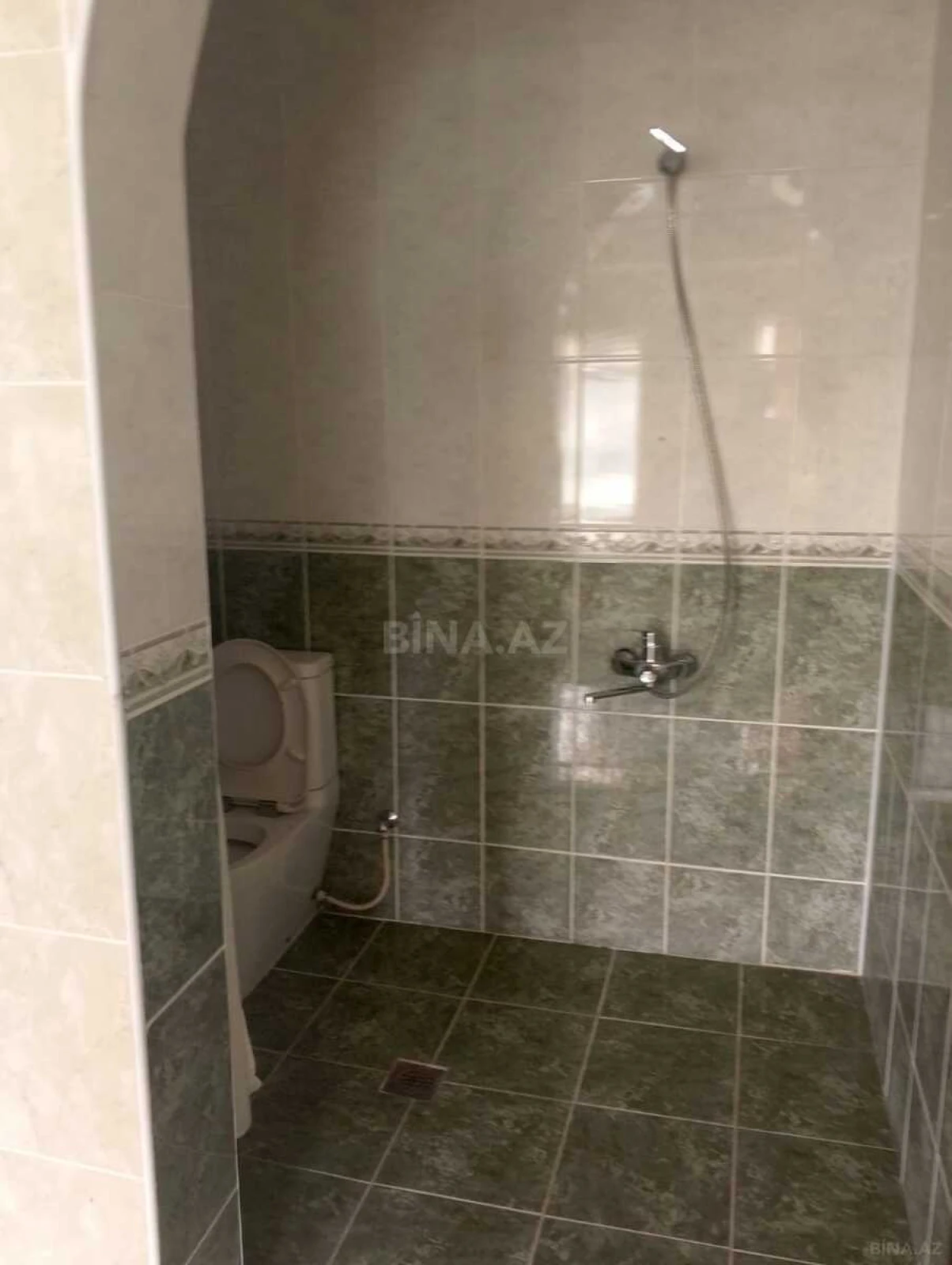 Kirayə verilir 6 otaqlı həyət evi 560 m²