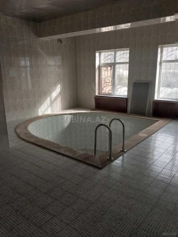 Kirayə verilir 6 otaqlı həyət evi 560 m²