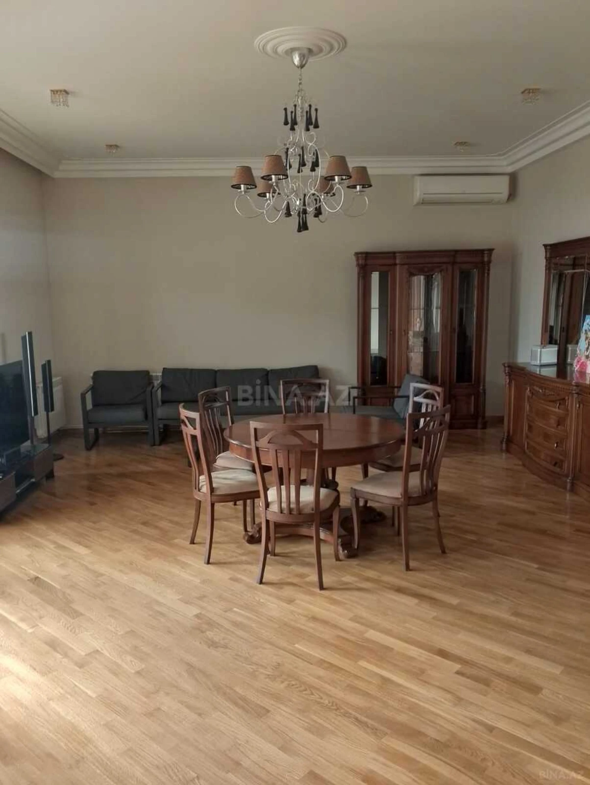 Kirayə verilir 6 otaqlı həyət evi 560 m²