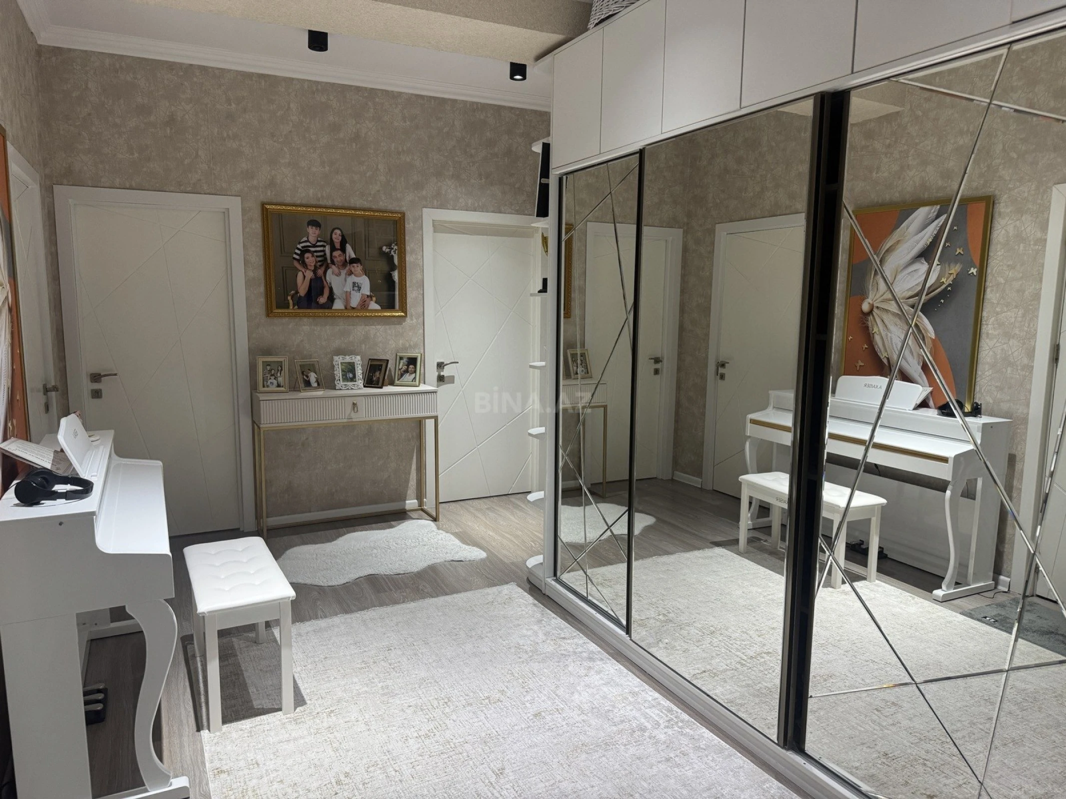 Satılır 4 otaqlı mənzil 120 m²