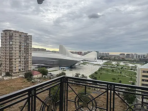 Satılır 4 otaqlı mənzil 120 m²