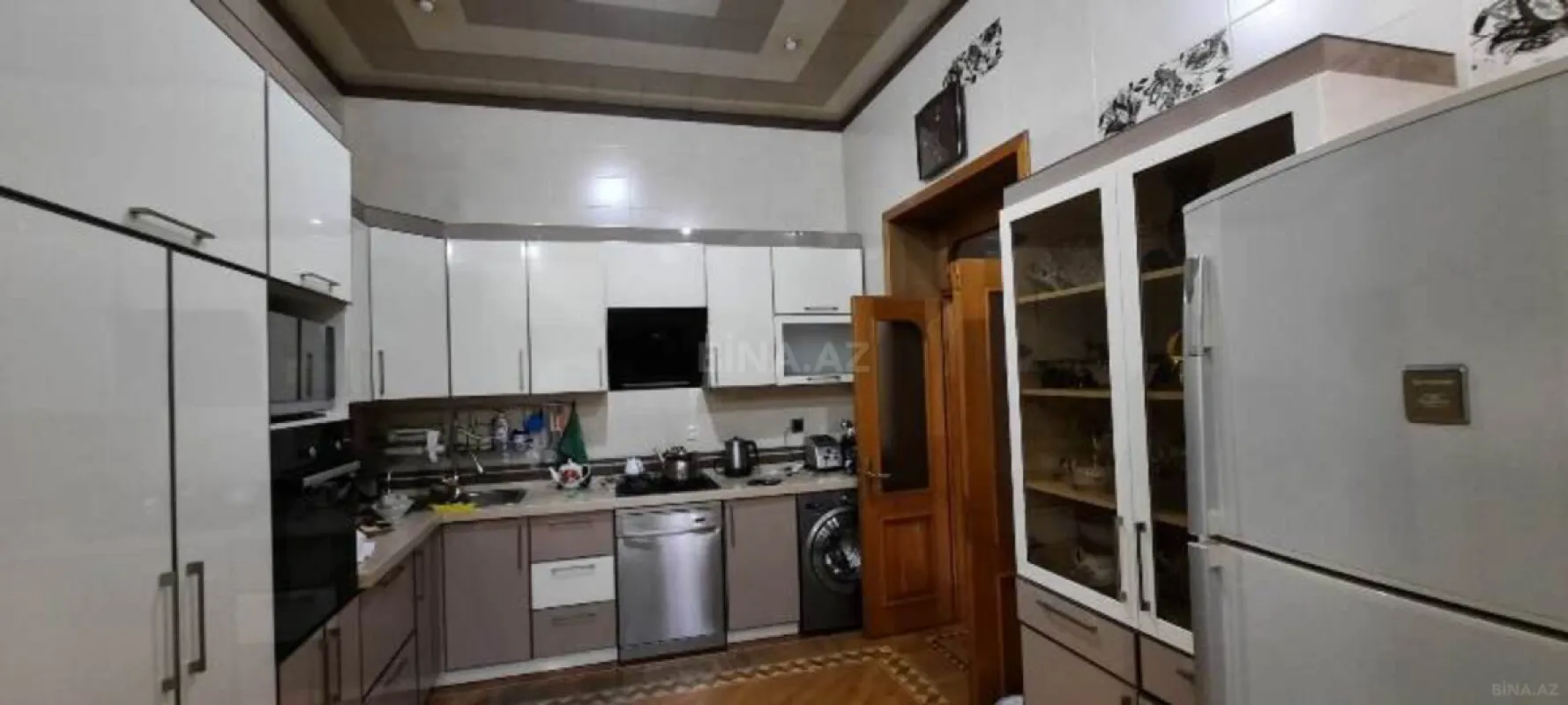 Satılır 6 otaqlı həyət evi 550 m²