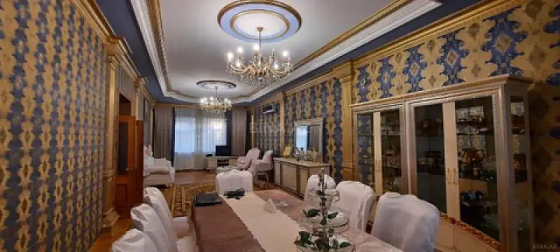 Satılır 6 otaqlı həyət evi 550 m²