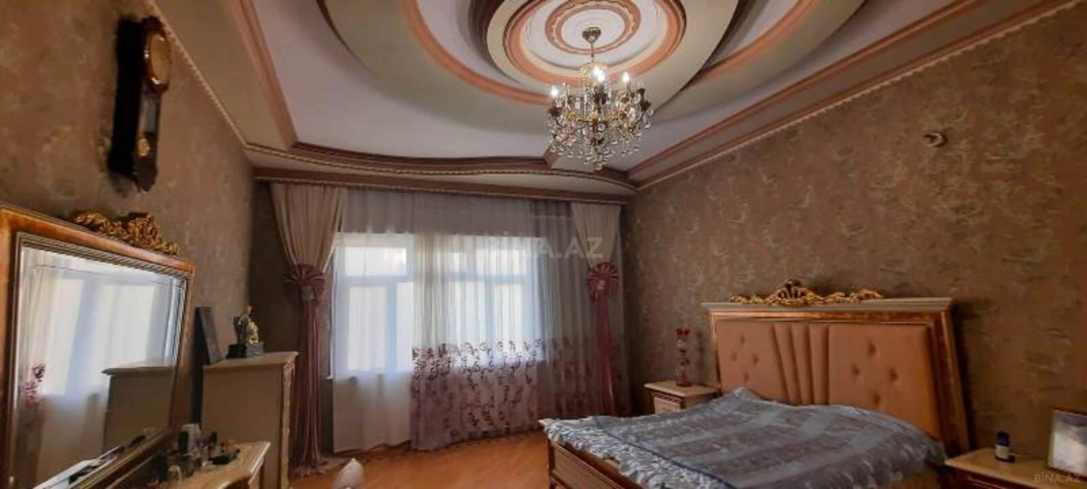 Satılır 6 otaqlı həyət evi 550 m²
