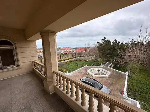 Satılır 10 otaqlı həyət evi 500 m²