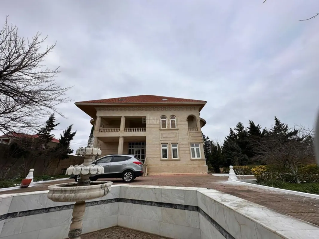 Satılır 10 otaqlı həyət evi 500 m²