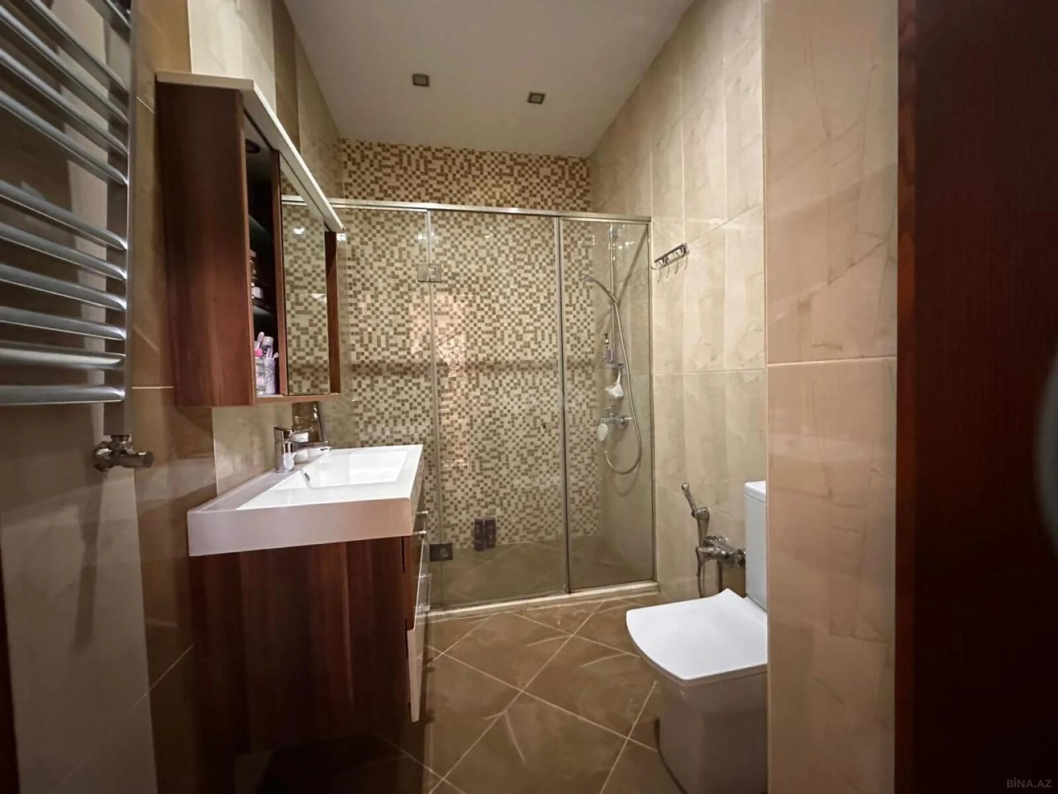 Satılır 10 otaqlı həyət evi 500 m²