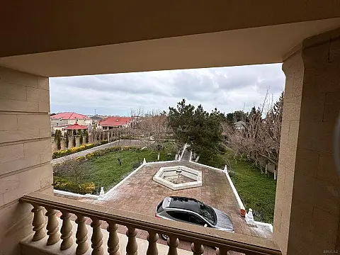 Satılır 10 otaqlı həyət evi 500 m²