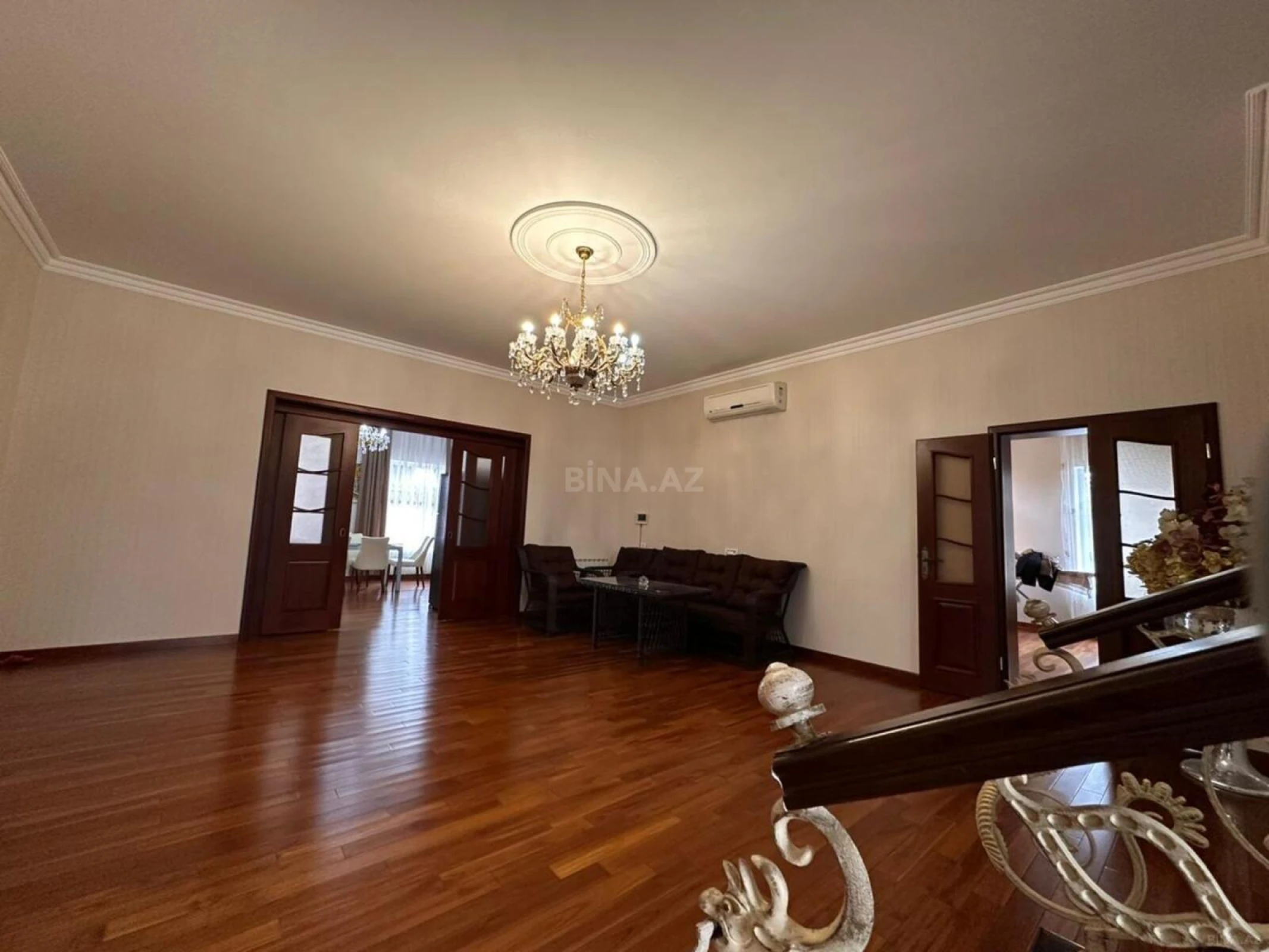 Satılır 10 otaqlı həyət evi 500 m²