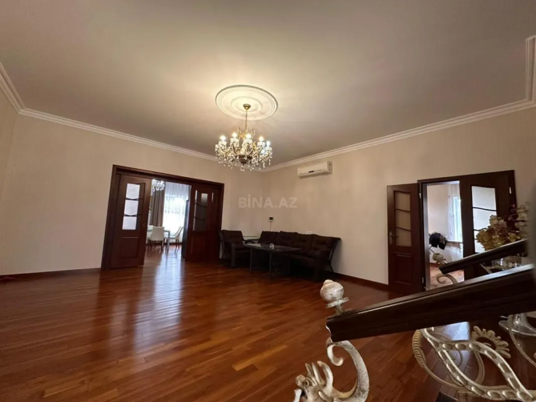 Satılır 10 otaqlı həyət evi 500 m²
