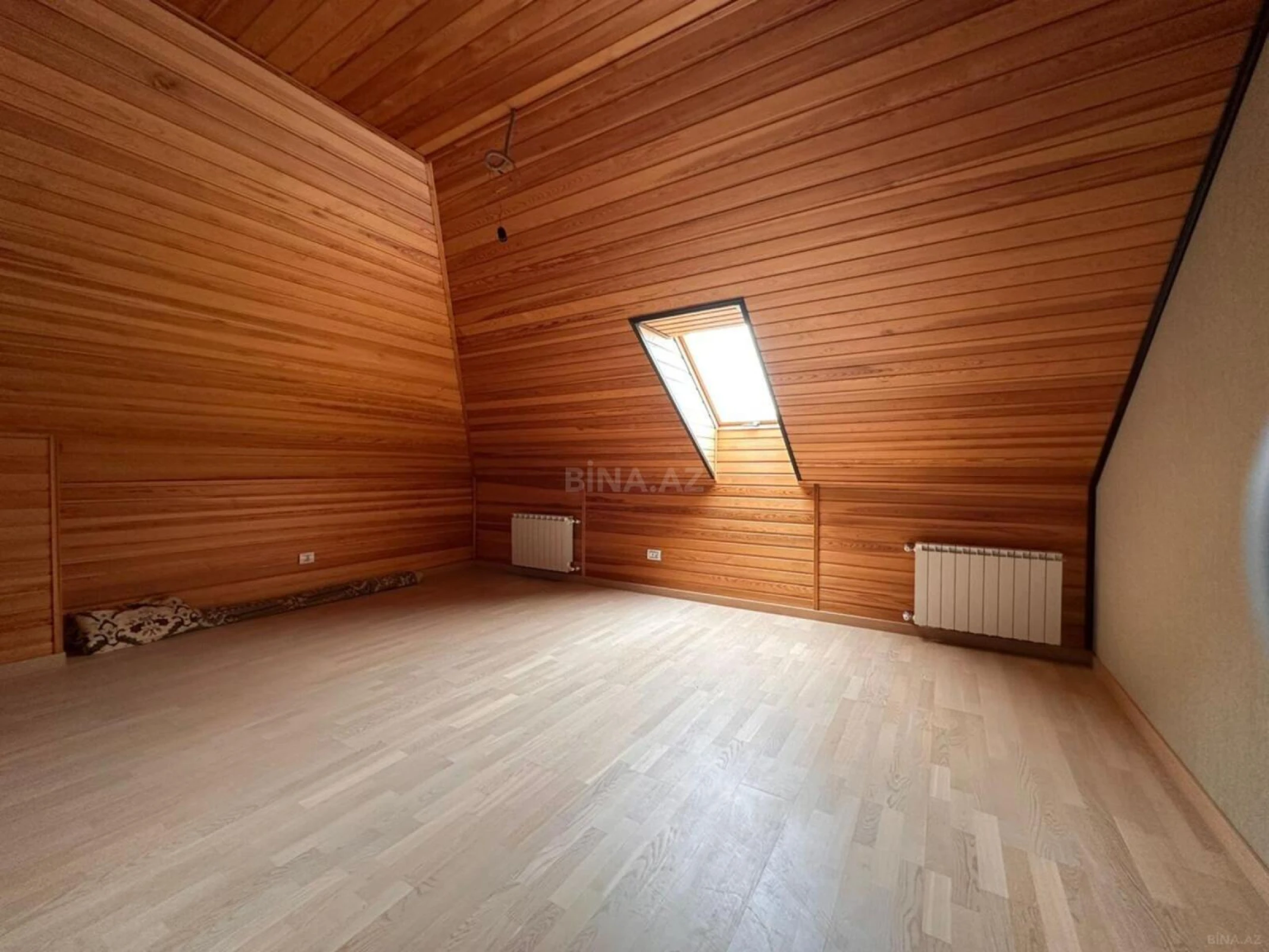 Satılır 10 otaqlı həyət evi 500 m²