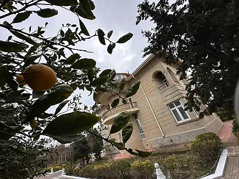 Satılır 10 otaqlı həyət evi 500 m²