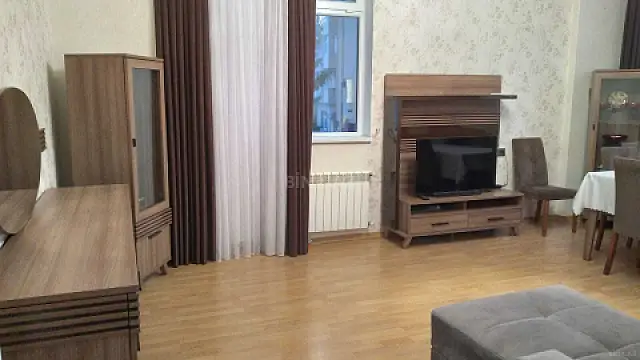 Kirayə verilir 2 otaqlı mənzil 80 m²
