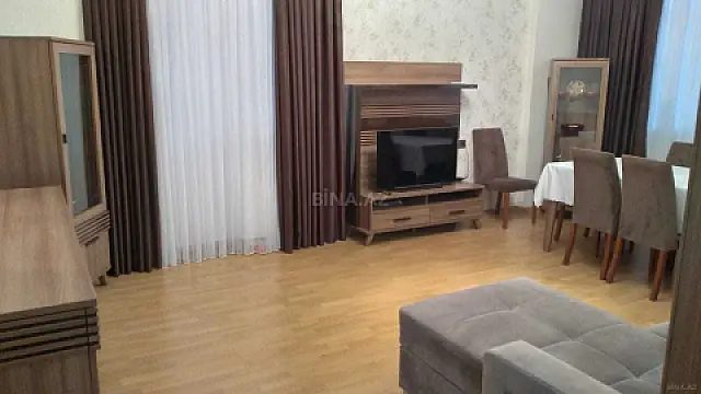 Kirayə verilir 2 otaqlı mənzil 80 m²