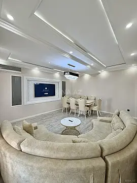 Satılır 2 otaqlı mənzil 82 m²