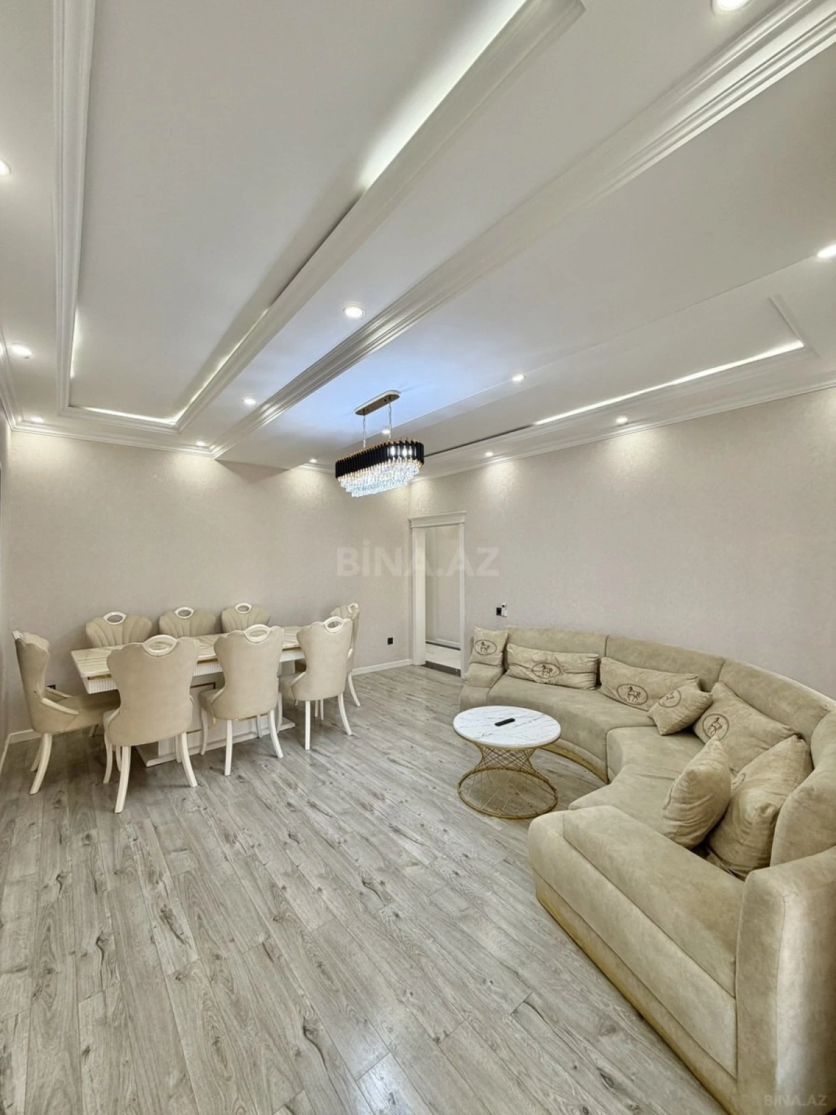 Satılır 2 otaqlı mənzil 82 m²