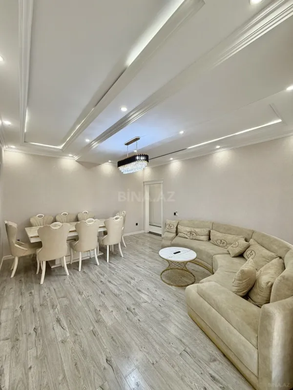 Satılır 2 otaqlı mənzil 82 m²