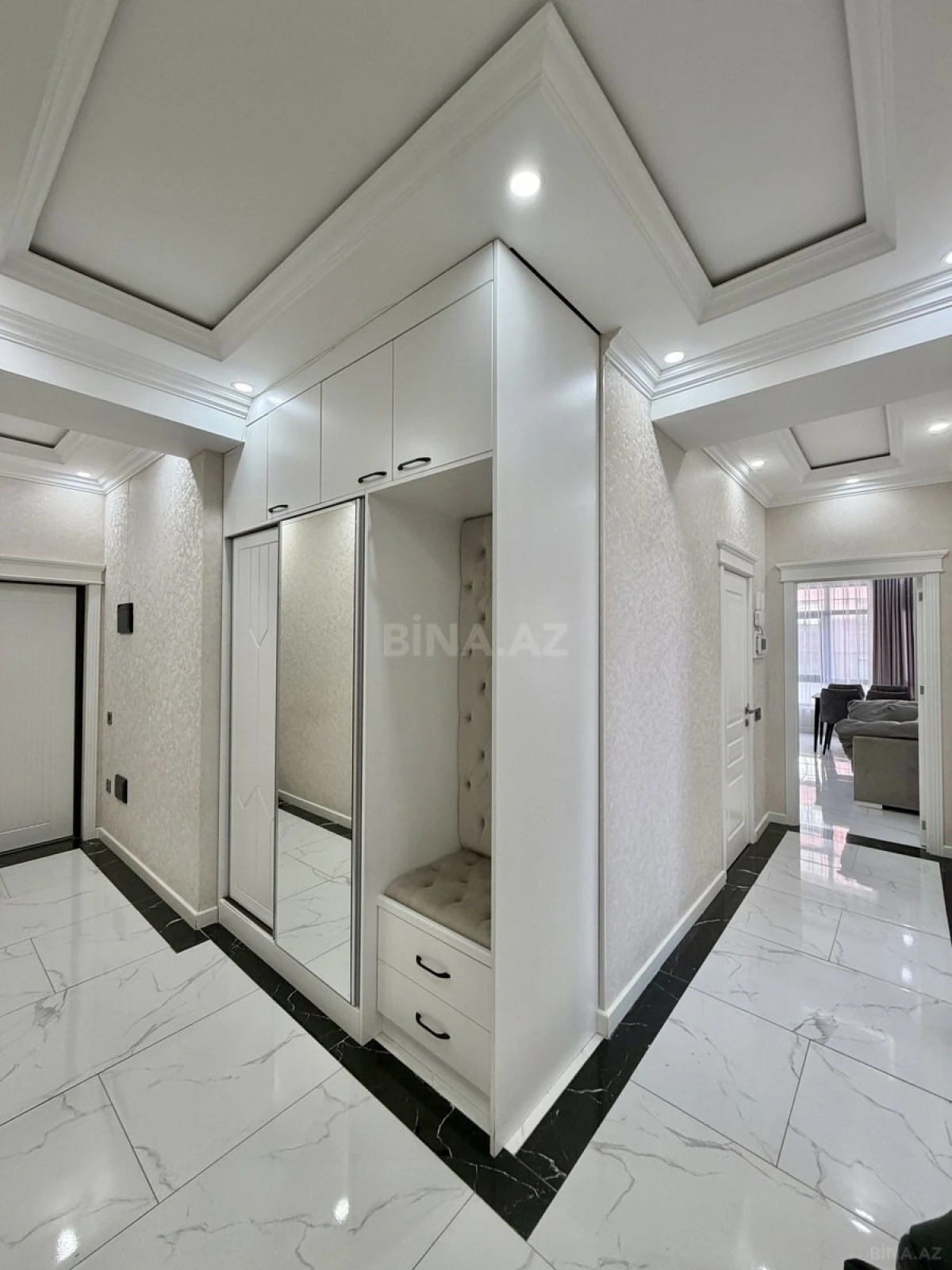 Satılır 2 otaqlı mənzil 82 m²