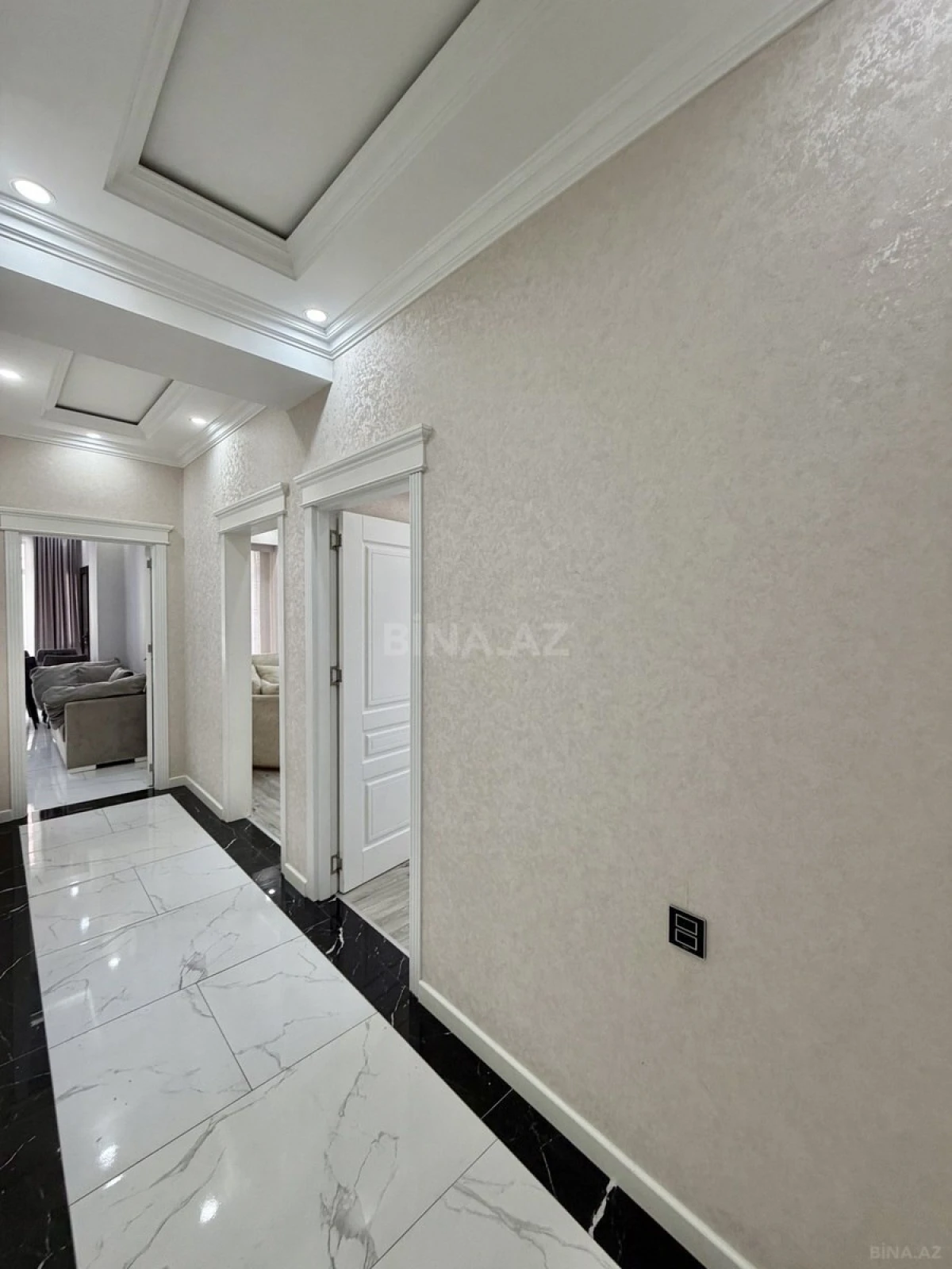 Satılır 2 otaqlı mənzil 82 m²