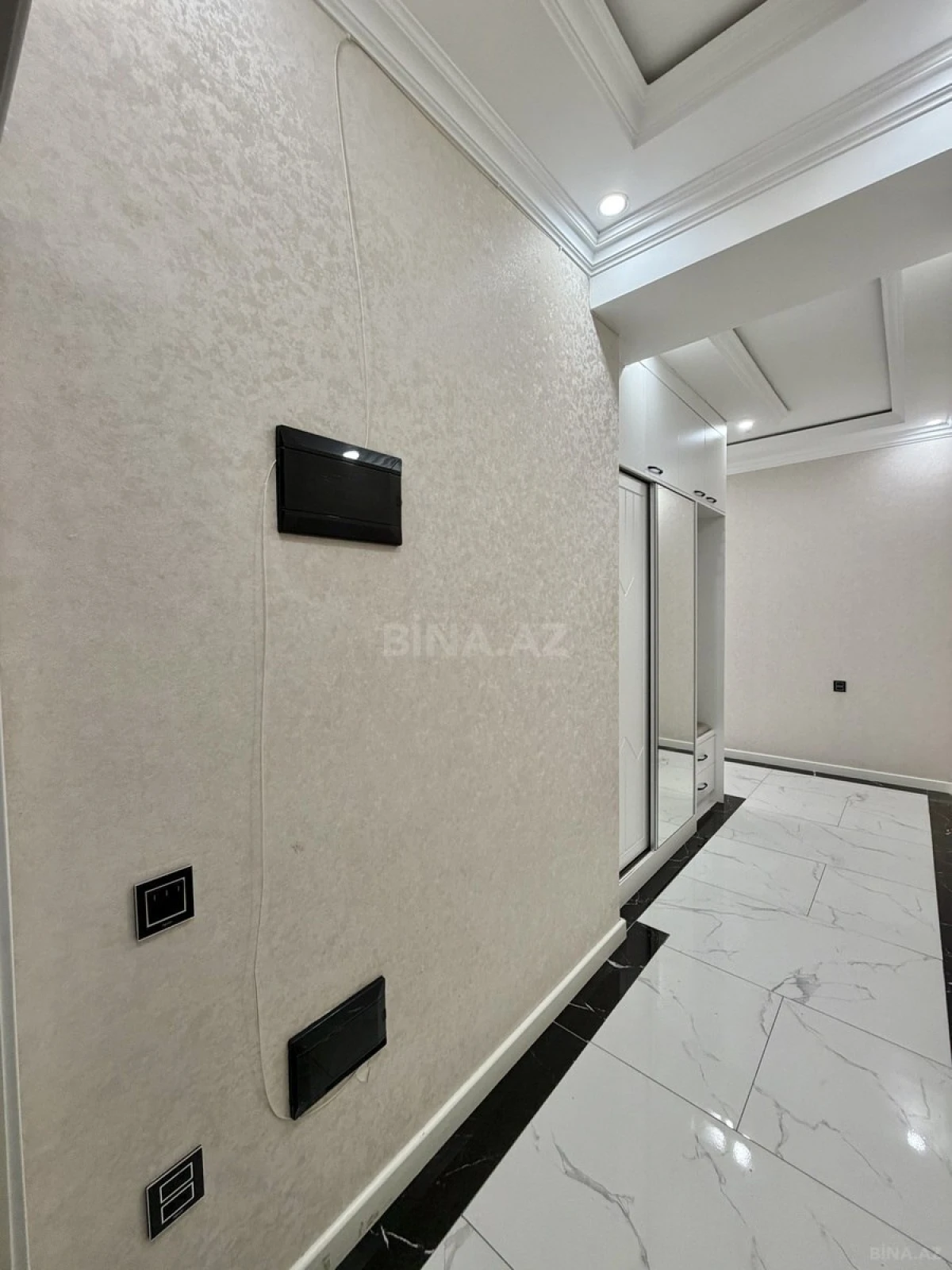 Satılır 2 otaqlı mənzil 82 m²