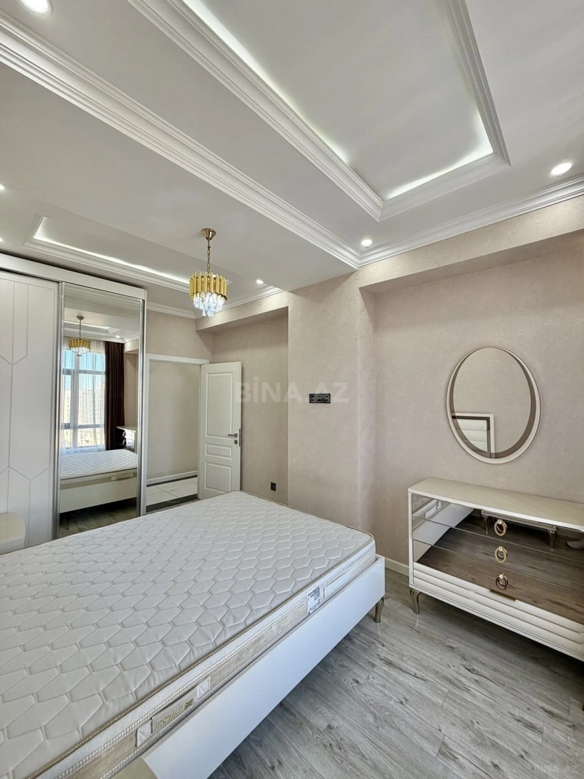 Satılır 2 otaqlı mənzil 82 m²