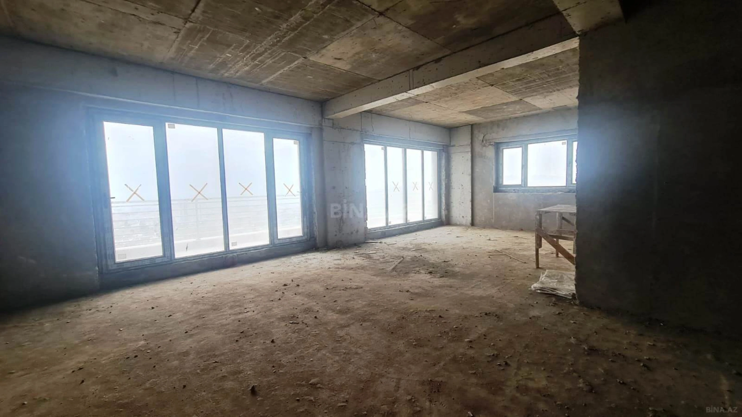 Satılır 4 otaqlı mənzil 185 m²