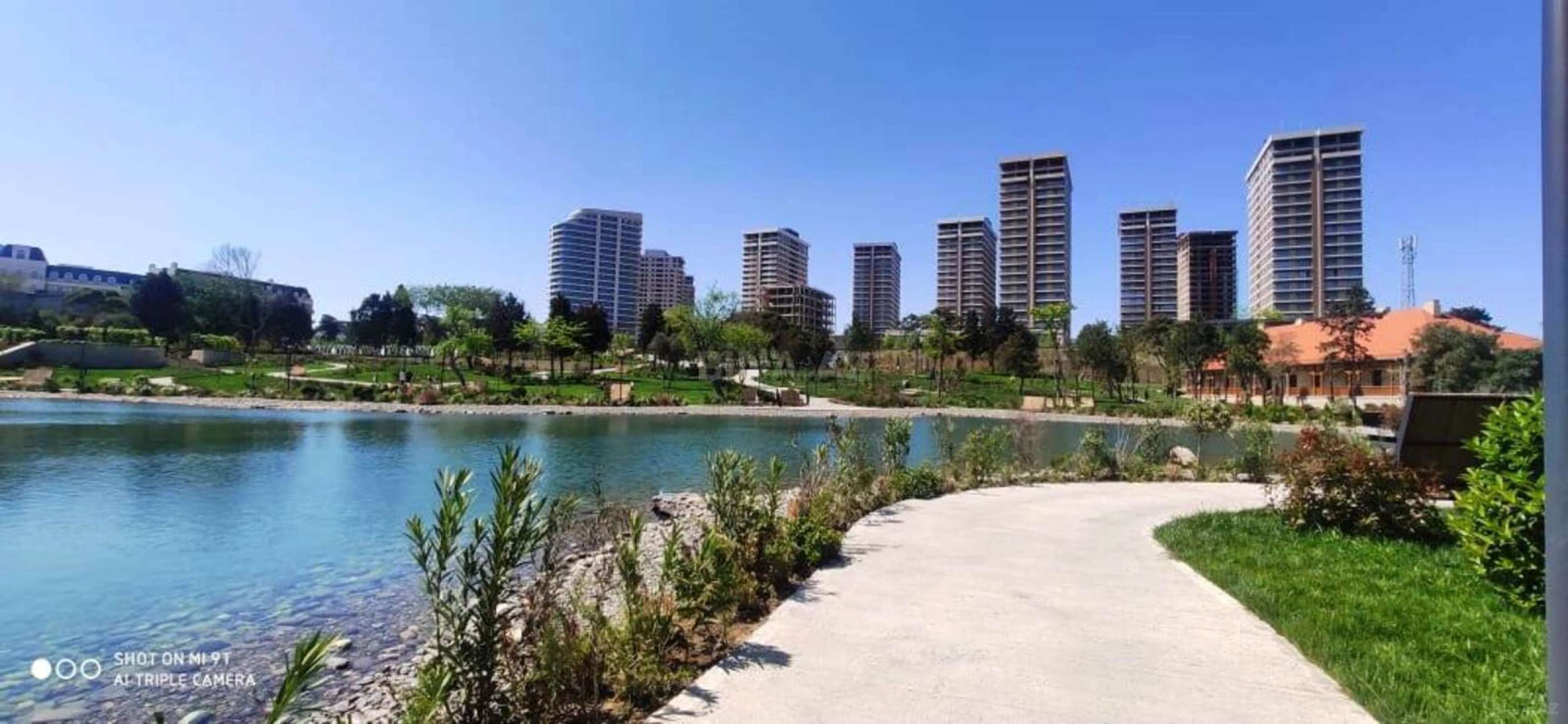 Satılır 4 otaqlı mənzil 185 m²