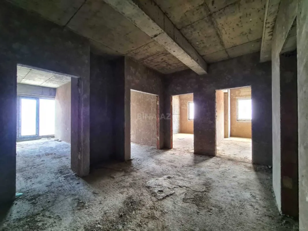 Satılır 4 otaqlı mənzil 185 m²