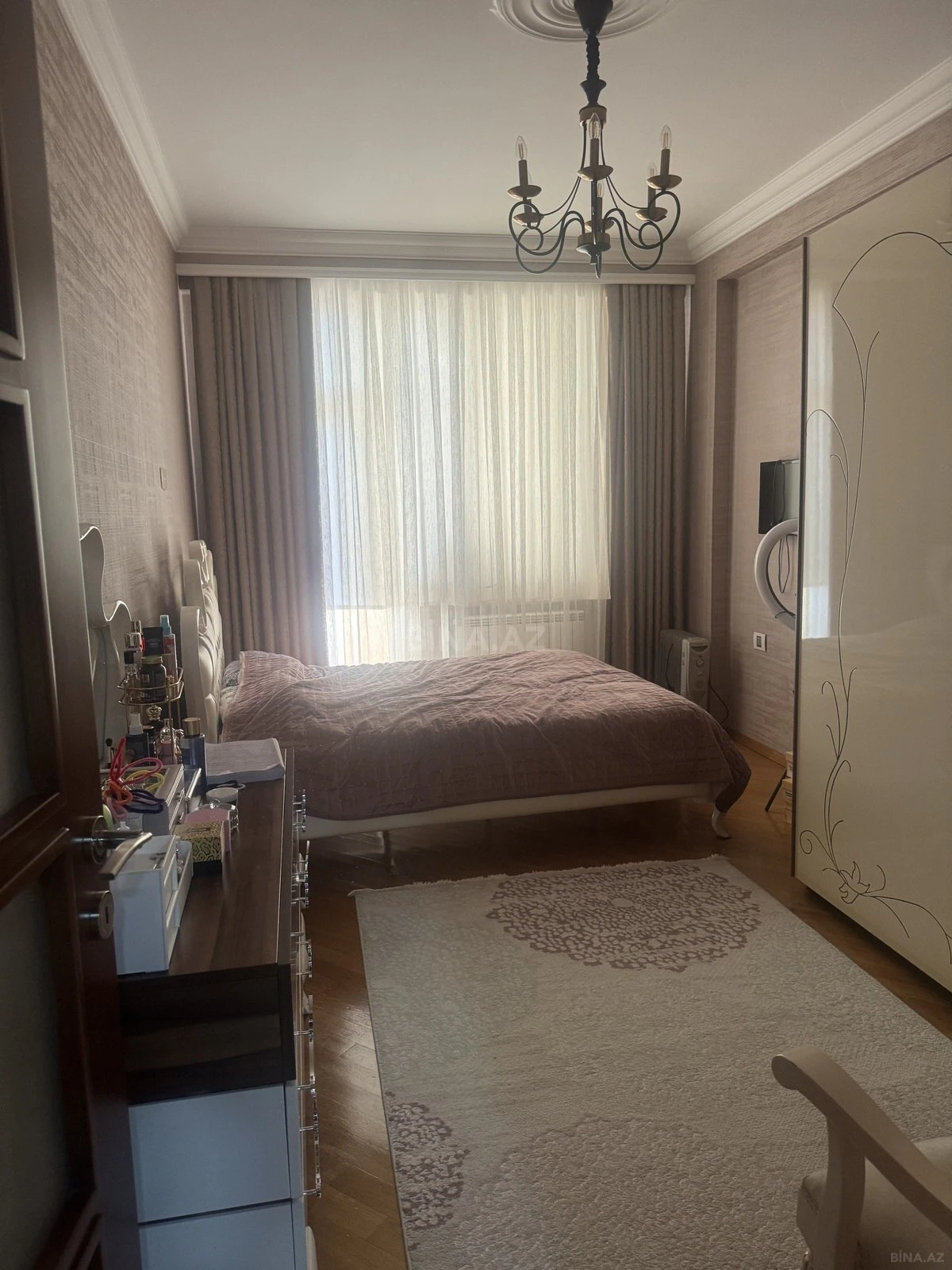 Satılır 3 otaqlı mənzil 137 m²