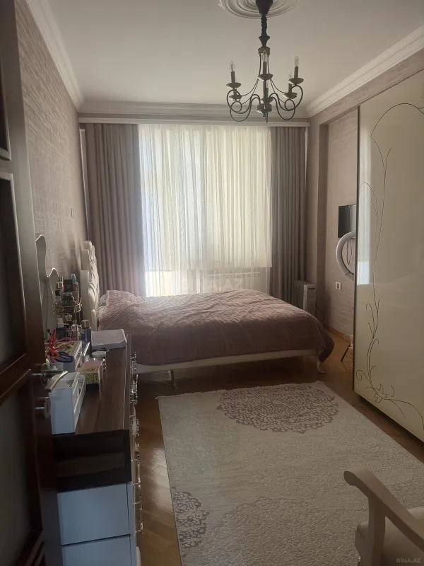 Satılır 3 otaqlı mənzil 137 m²