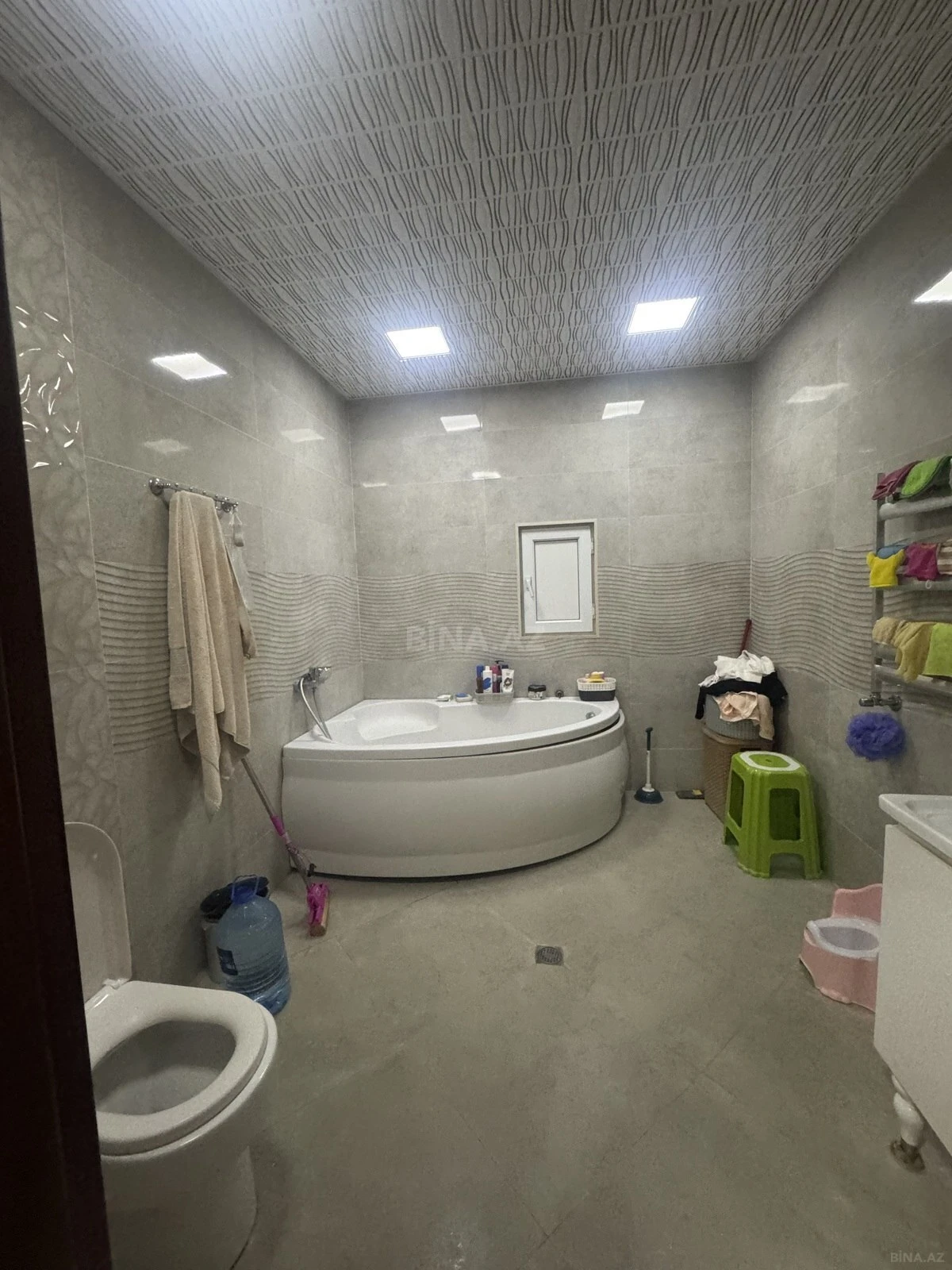 Satılır 3 otaqlı mənzil 137 m²