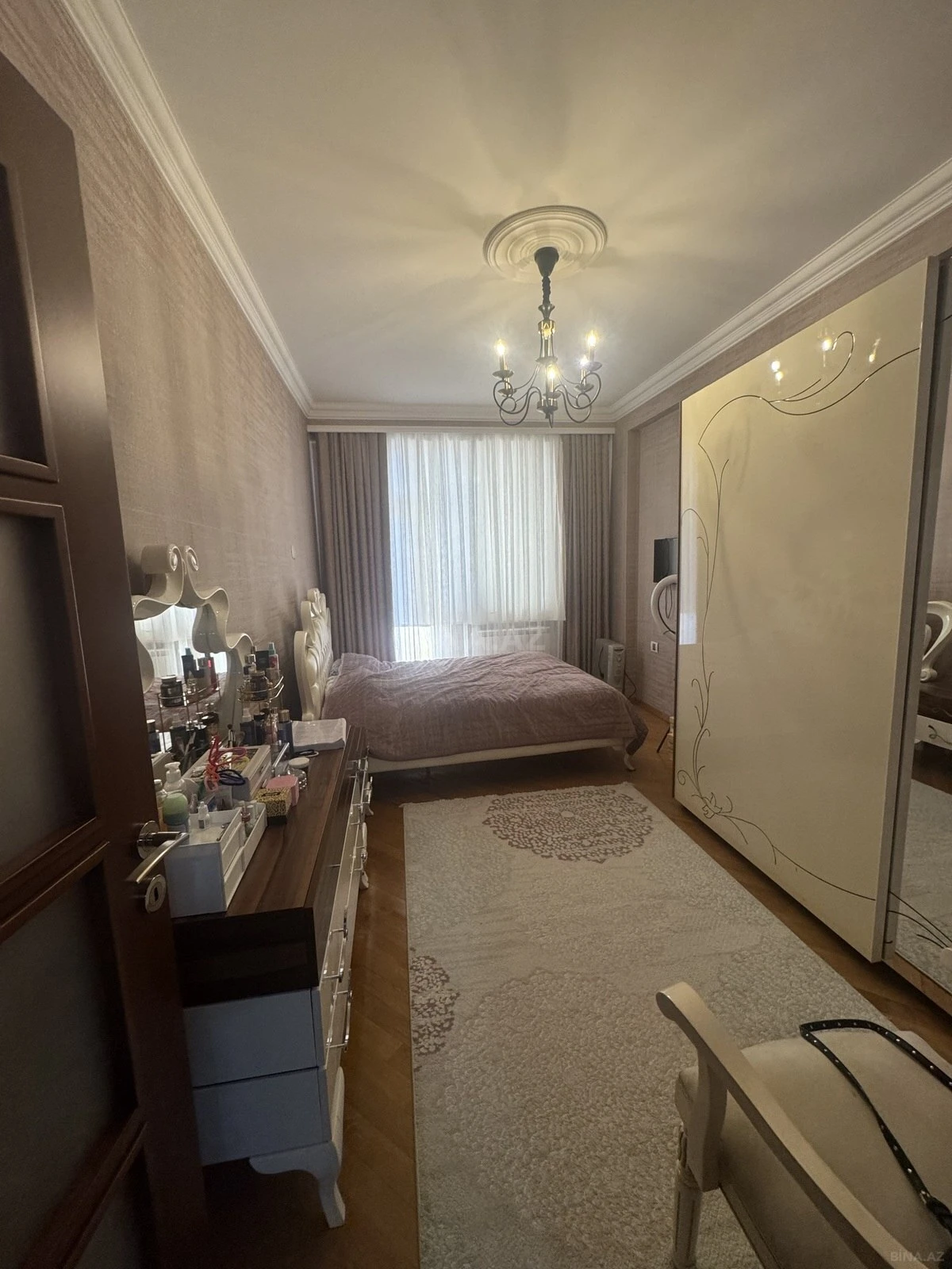 Satılır 3 otaqlı mənzil 137 m²