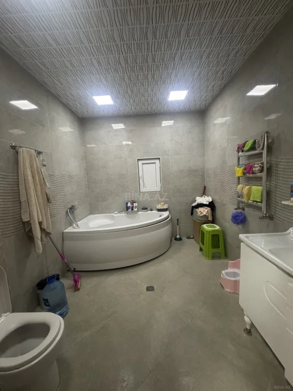 Satılır 3 otaqlı mənzil 137 m²