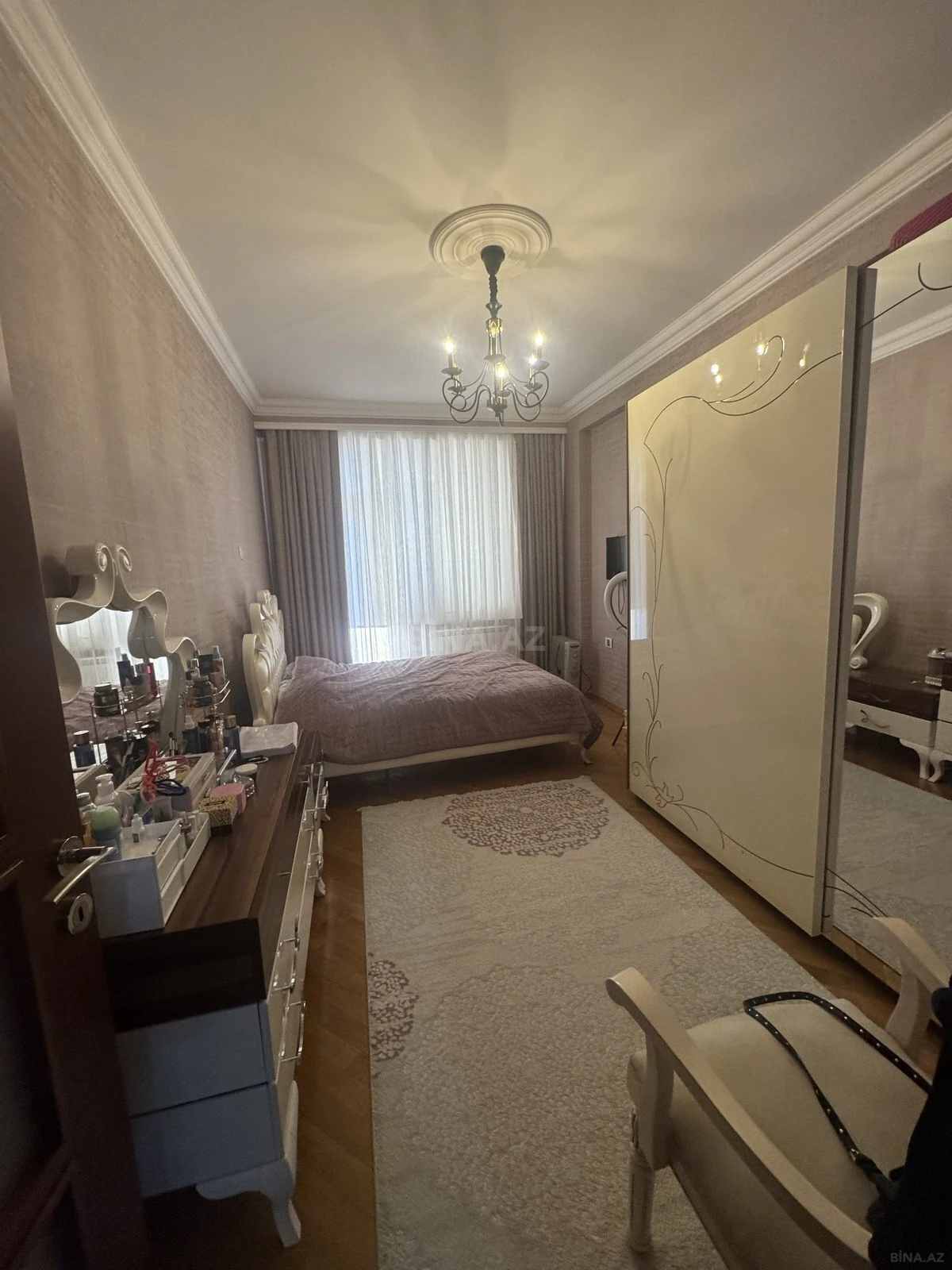 Satılır 3 otaqlı mənzil 137 m²