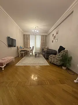 Satılır 3 otaqlı mənzil 137 m²