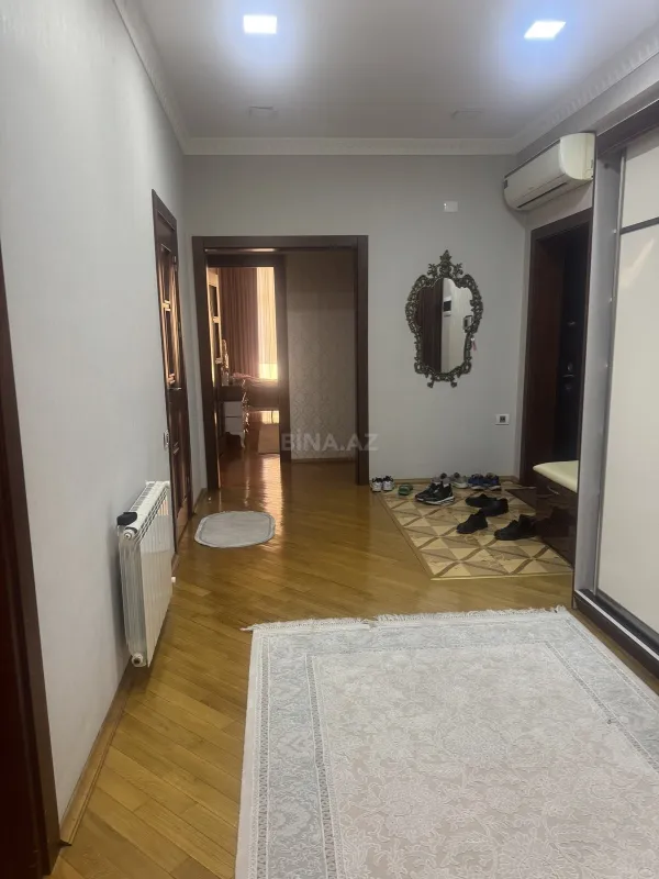Satılır 3 otaqlı mənzil 137 m²