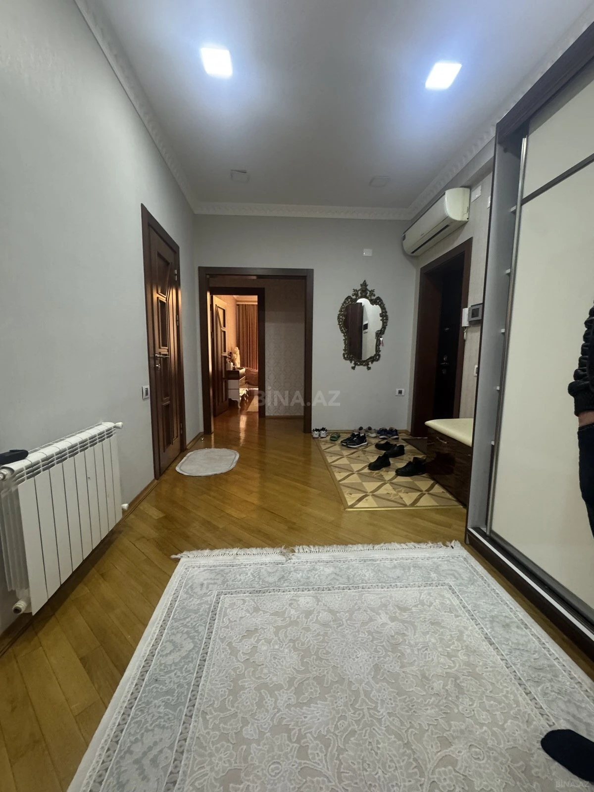 Satılır 3 otaqlı mənzil 137 m²