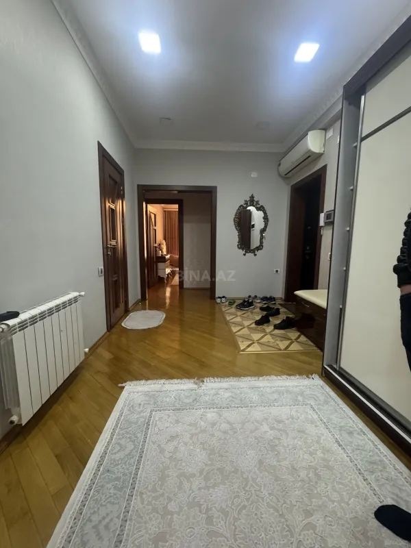 Satılır 3 otaqlı mənzil 137 m²