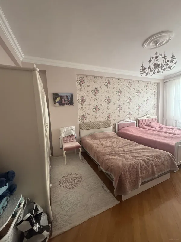 Satılır 3 otaqlı mənzil 137 m²