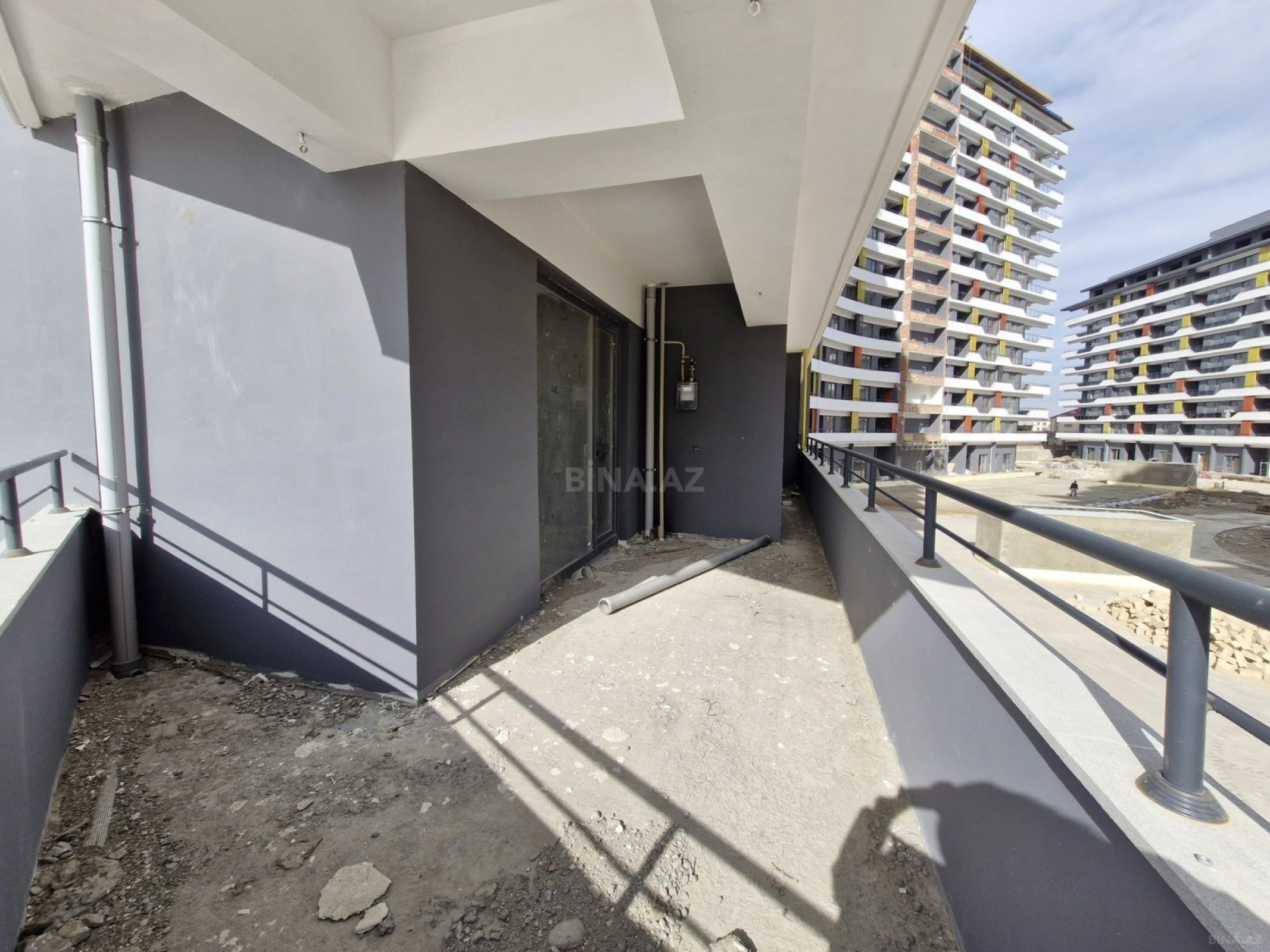 Satılır 3 otaqlı mənzil 147 m²